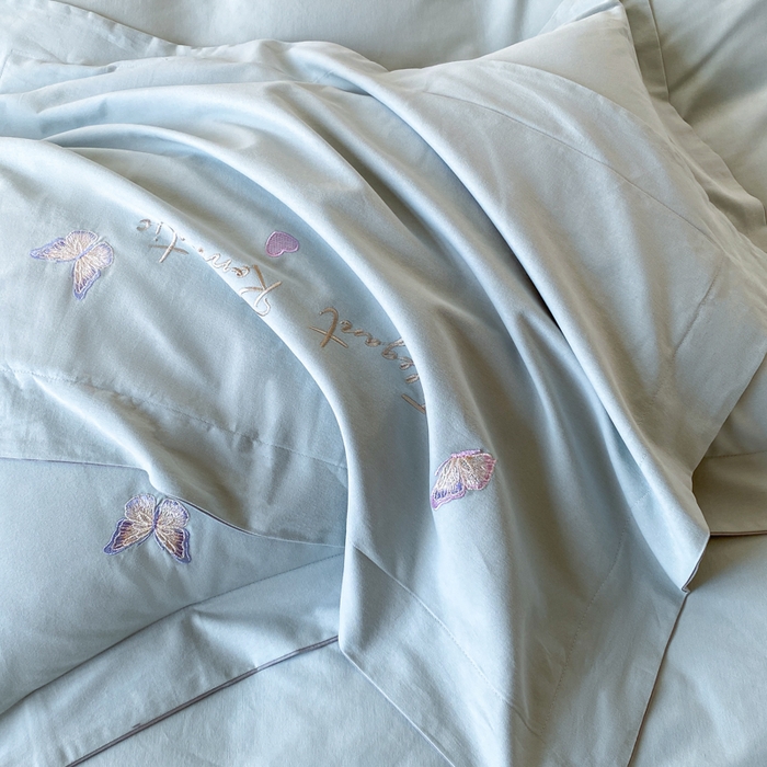 91家纺网 家纺一手货源 找家纺 欣宜家纺 2025新款秋冬纯棉全棉长绒棉磨毛刺绣床上四件套高端礼盒-蝶町系列（含买家秀） 蝶町-飘蓝