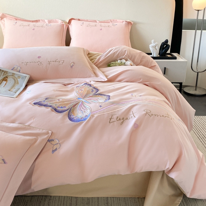 91家纺网 家纺一手货源 找家纺 欣宜家纺 2025新款秋冬纯棉全棉长绒棉磨毛刺绣床上四件套高端礼盒-蝶町系列（含买家秀） 蝶町-轻奢粉