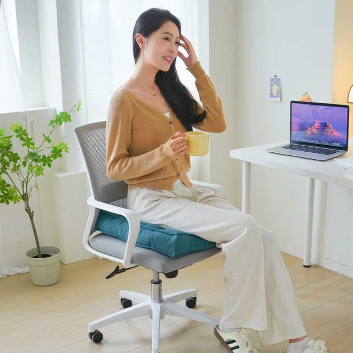 91家纺网 家纺一手货源 找家纺 囍莱家纺 2026新款柯布西耶方块坐垫 绿色