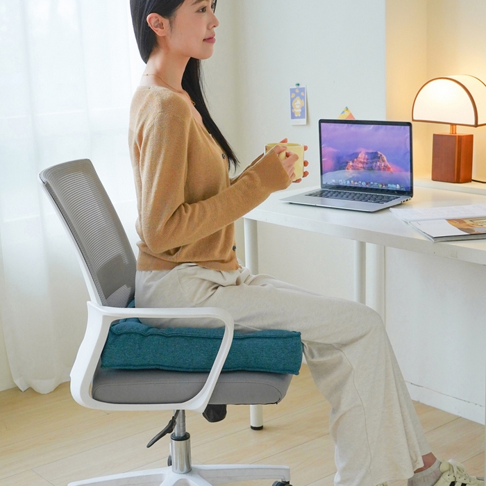 91家纺网 家纺一手货源 找家纺 囍莱家纺 2026新款柯布西耶方块坐垫 绿色