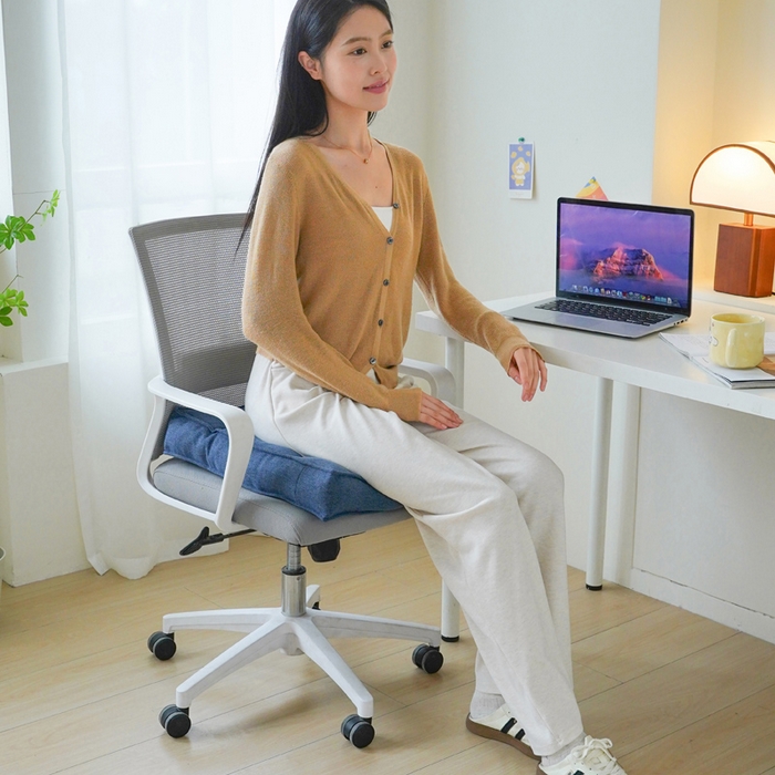 91家纺网 家纺一手货源 找家纺 囍莱家纺 2026新款柯布西耶方块坐垫 海军蓝