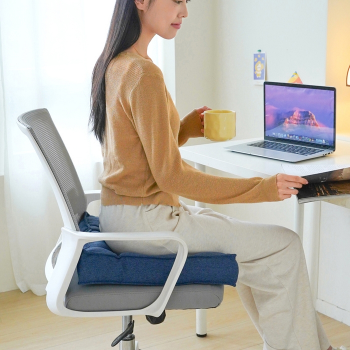 91家纺网 家纺一手货源 找家纺 囍莱家纺 2026新款柯布西耶方块坐垫 海军蓝