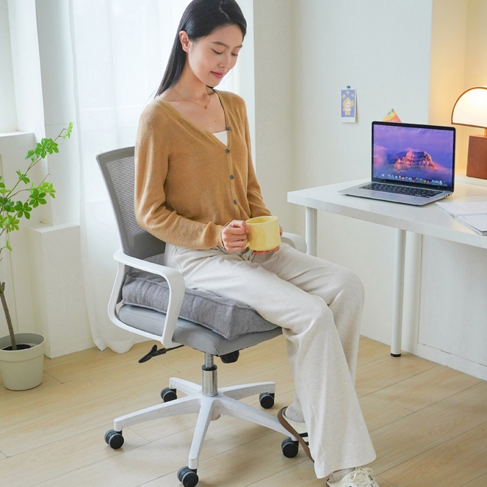 91家纺网 家纺一手货源 找家纺 囍莱家纺 2026新款柯布西耶方块坐垫 浅灰