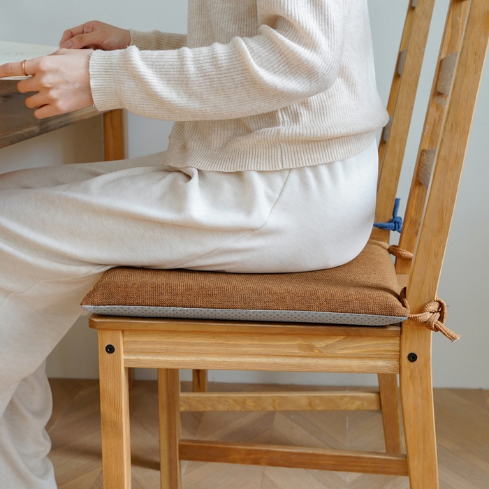 91家纺网 家纺一手货源 找家纺 囍莱家纺 2026新款记忆棉方形坐垫 棕色