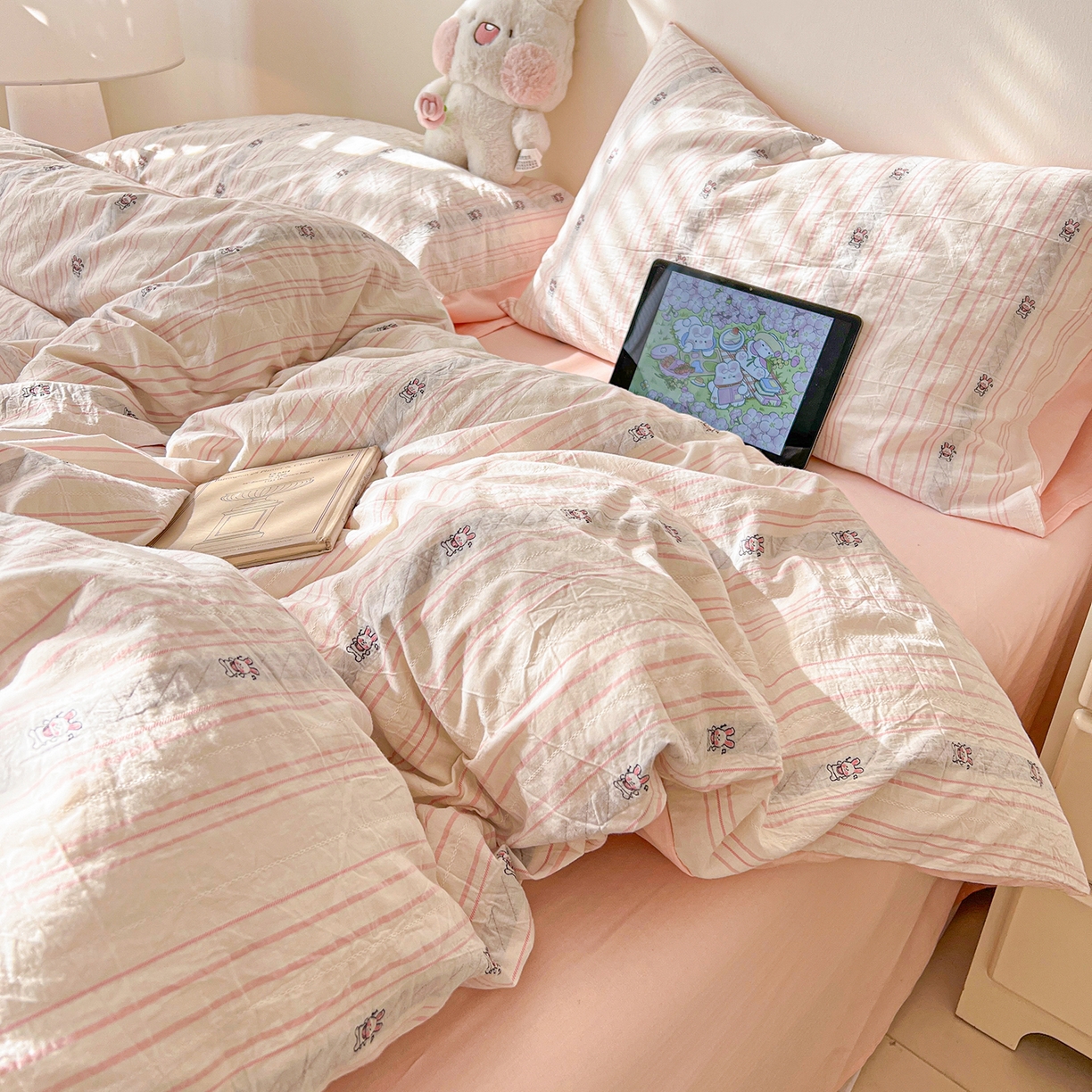 91家纺网 家纺一手货源 找家纺 （总）锦彩家居 2025新款高克重磨毛酒店宾馆民宿织带贴条纯白宽边绑带款四件套（可定制任何尺寸款式）