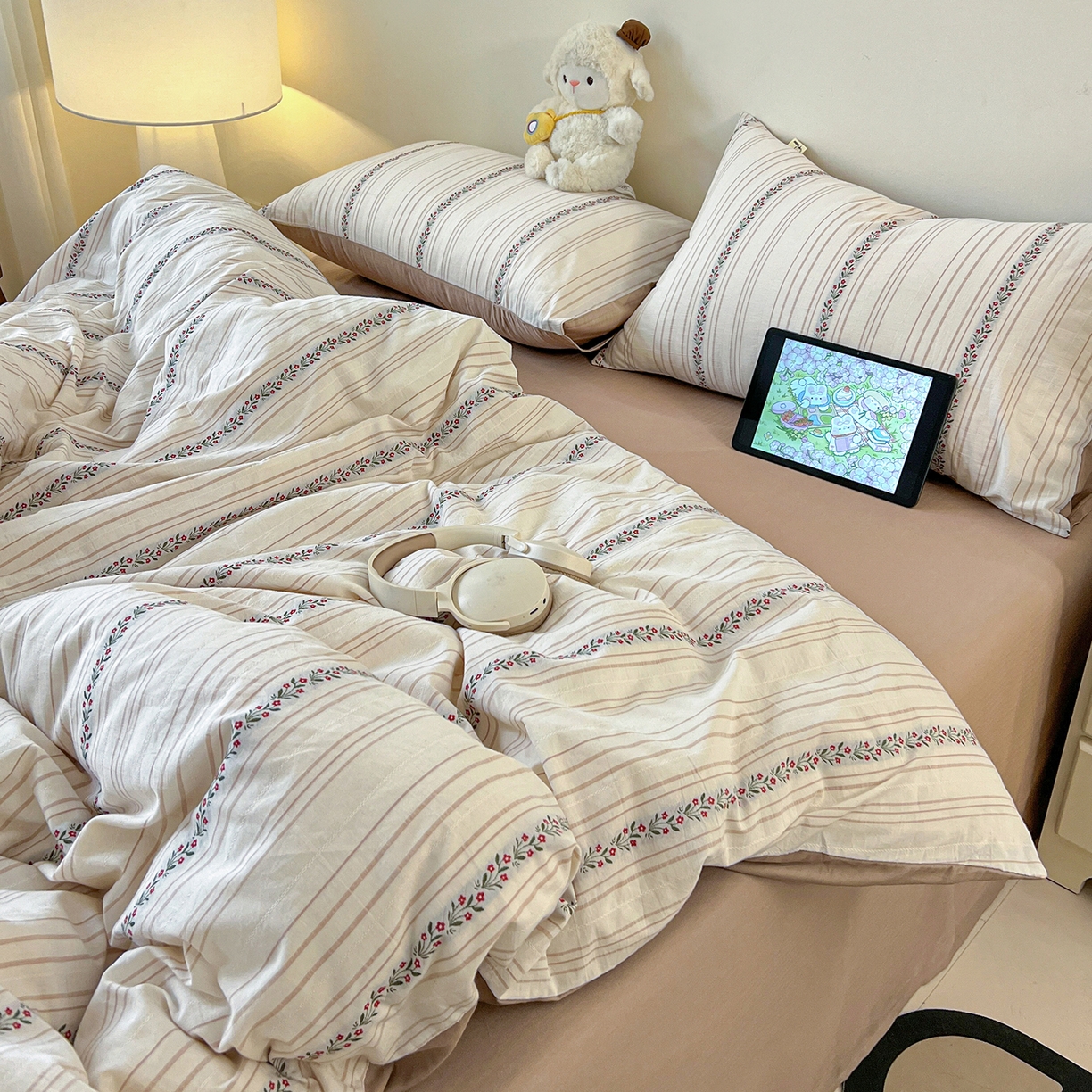 91家纺网 家纺一手货源 找家纺 （总）锦彩家居 2026新款全棉色织提花剪花四件套小清新ins风小红书推荐——甜悠系列（提供买家秀）