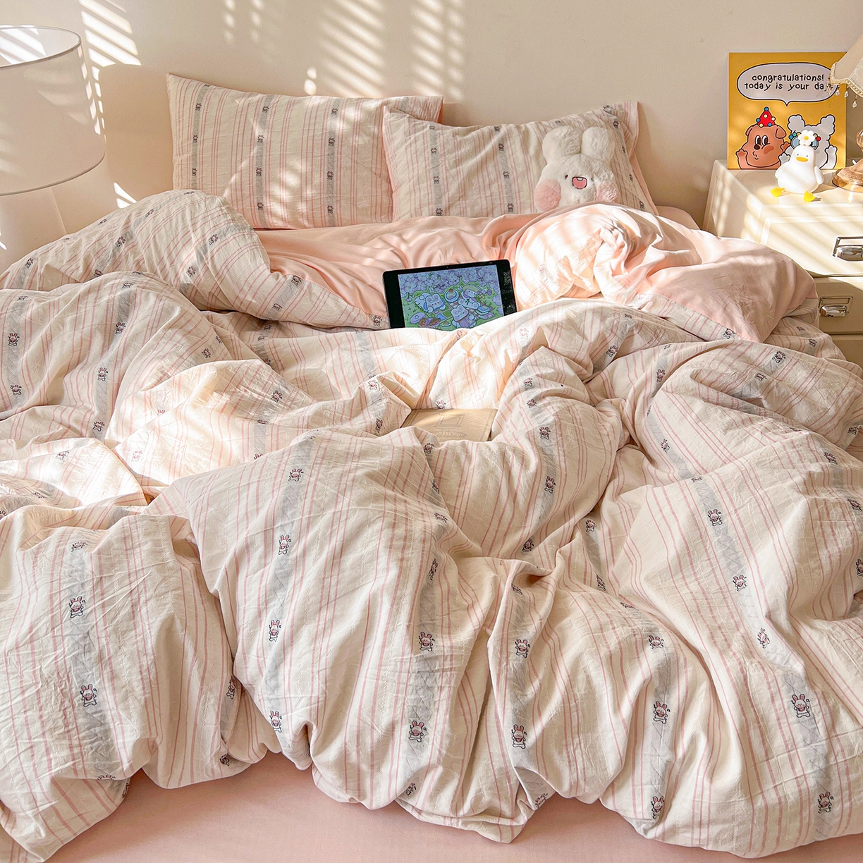 91家纺网 家纺一手货源 找家纺 锦彩家居 2026新款全棉色织提花剪花四件套小清新ins风小红书推荐——甜悠系列（提供买家秀） 可爱兔-粉