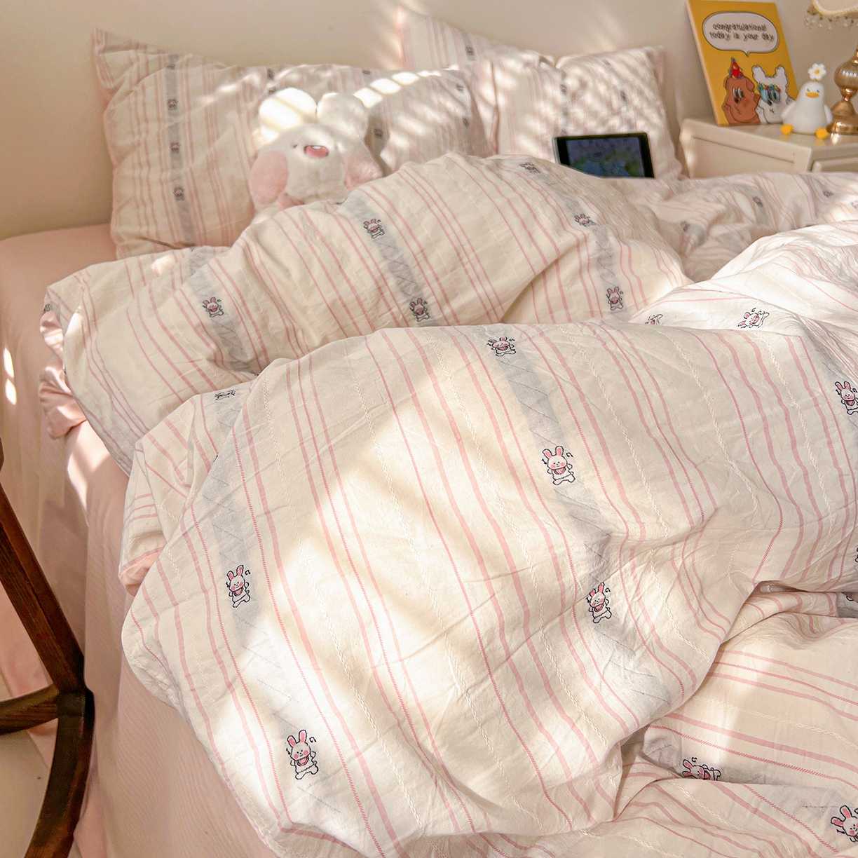 91家纺网 家纺一手货源 找家纺 锦彩家居 2026新款全棉色织提花剪花四件套小清新ins风小红书推荐——甜悠系列（提供买家秀） 可爱兔-粉