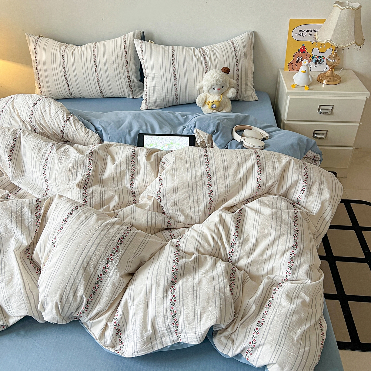 91家纺网 家纺一手货源 找家纺 锦彩家居 2026新款全棉色织提花剪花四件套小清新ins风小红书推荐——甜悠系列（提供买家秀） 花颜-蓝