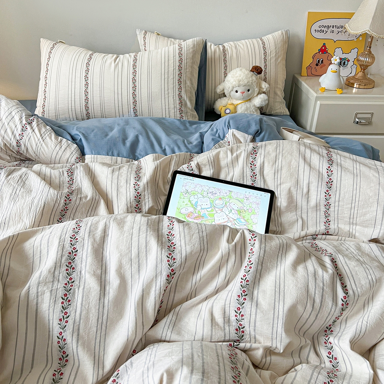 91家纺网 家纺一手货源 找家纺 锦彩家居 2026新款全棉色织提花剪花四件套小清新ins风小红书推荐——甜悠系列（提供买家秀） 花颜-蓝