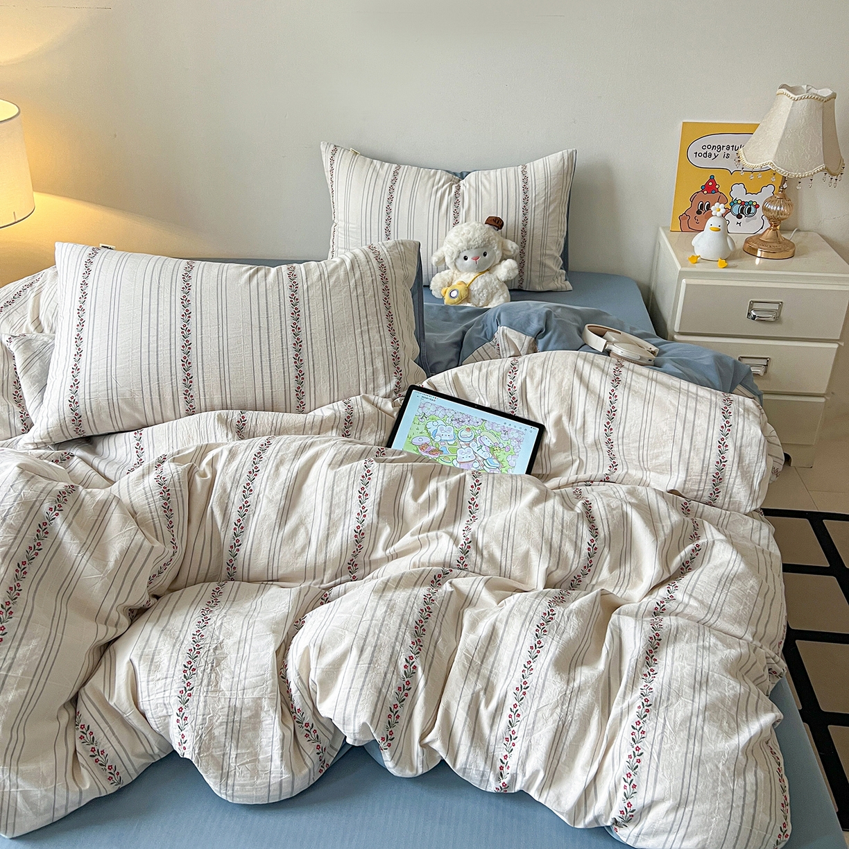 91家纺网 家纺一手货源 找家纺 锦彩家居 2026新款全棉色织提花剪花四件套小清新ins风小红书推荐——甜悠系列（提供买家秀） 花颜-蓝