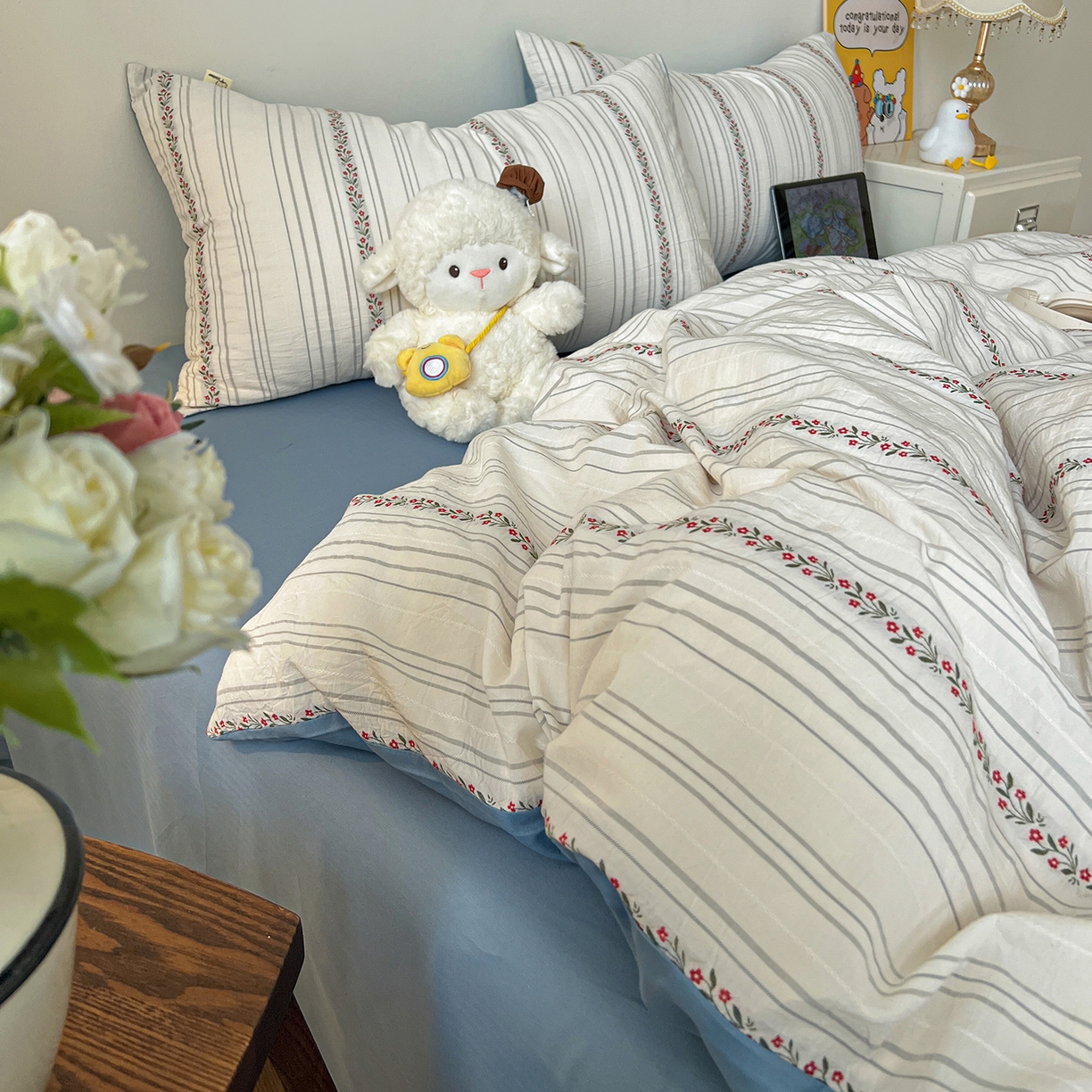 91家纺网 家纺一手货源 找家纺 锦彩家居 2026新款全棉色织提花剪花四件套小清新ins风小红书推荐——甜悠系列（提供买家秀） 花颜-蓝