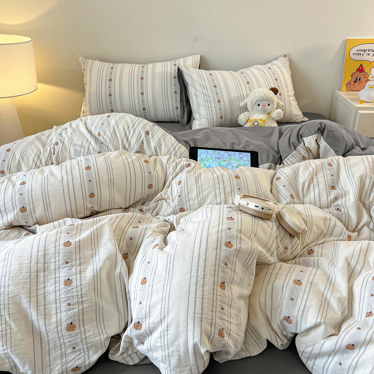 91家纺网 家纺一手货源 找家纺 锦彩家居 2026新款全棉色织提花剪花四件套小清新ins风小红书推荐——甜悠系列（提供买家秀） 小南瓜-灰