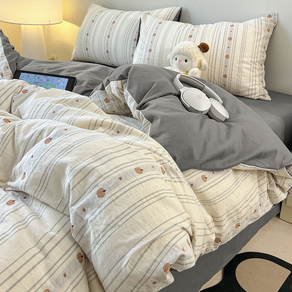 91家纺网 家纺一手货源 找家纺 锦彩家居 2026新款全棉色织提花剪花四件套小清新ins风小红书推荐——甜悠系列（提供买家秀） 小南瓜-灰