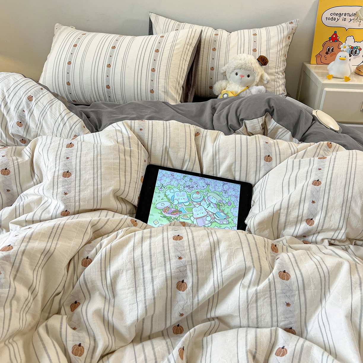 91家纺网 家纺一手货源 找家纺 锦彩家居 2026新款全棉色织提花剪花四件套小清新ins风小红书推荐——甜悠系列（提供买家秀） 小南瓜-灰