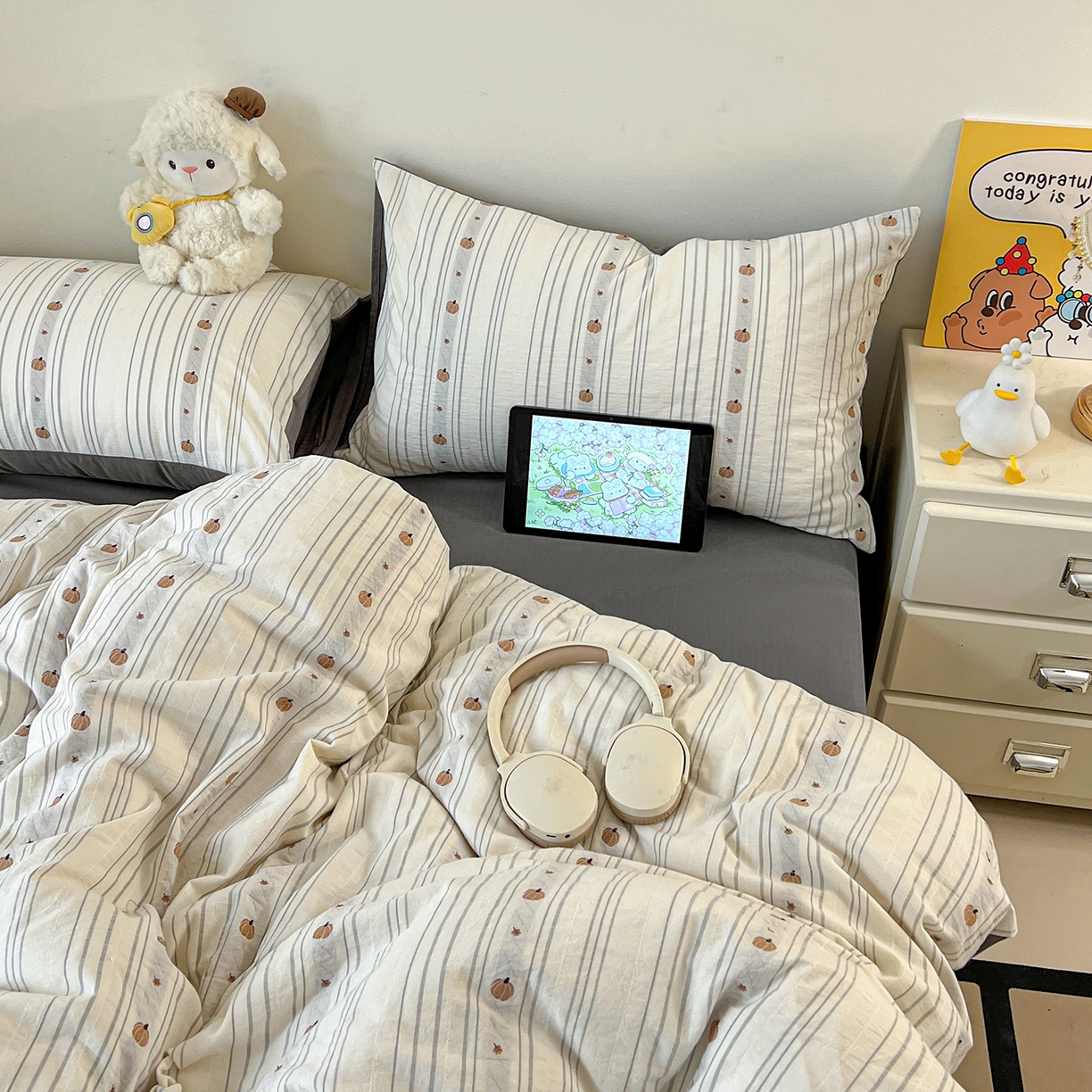 91家纺网 家纺一手货源 找家纺 锦彩家居 2026新款全棉色织提花剪花四件套小清新ins风小红书推荐——甜悠系列（提供买家秀） 小南瓜-灰