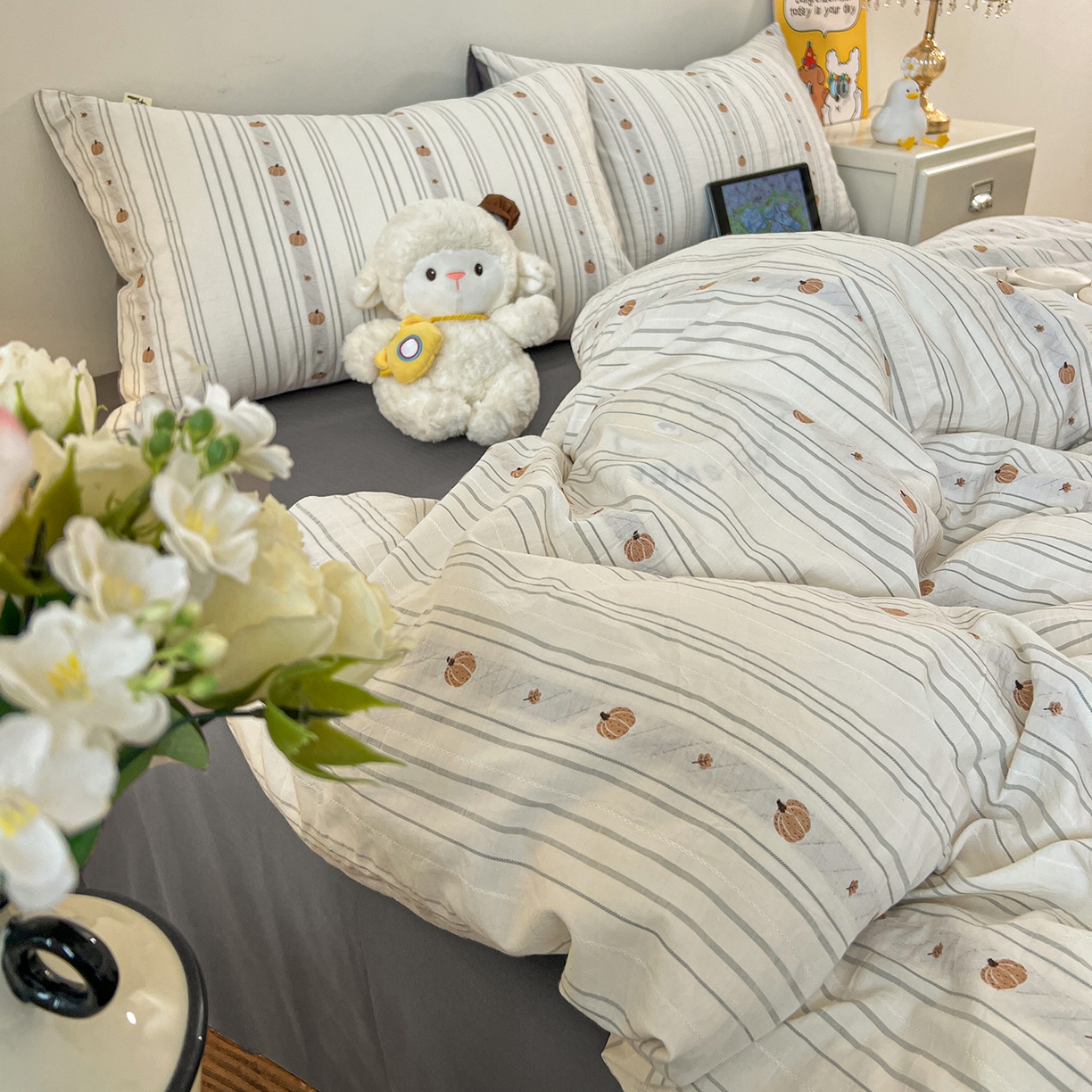 91家纺网 家纺一手货源 找家纺 锦彩家居 2026新款全棉色织提花剪花四件套小清新ins风小红书推荐——甜悠系列（提供买家秀） 小南瓜-灰