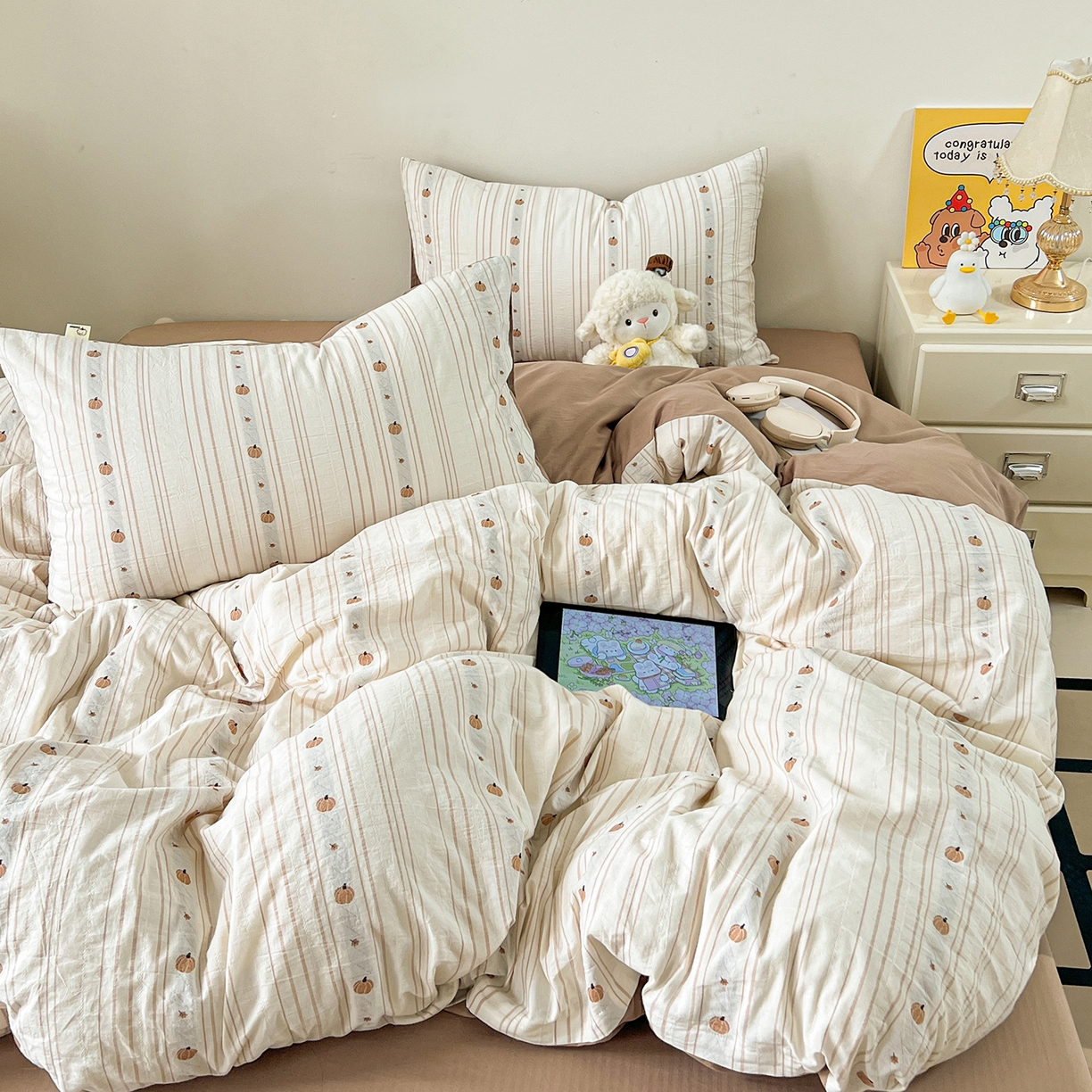 91家纺网 家纺一手货源 找家纺 锦彩家居 2026新款全棉色织提花剪花四件套小清新ins风小红书推荐——甜悠系列（提供买家秀） 小南瓜-咖