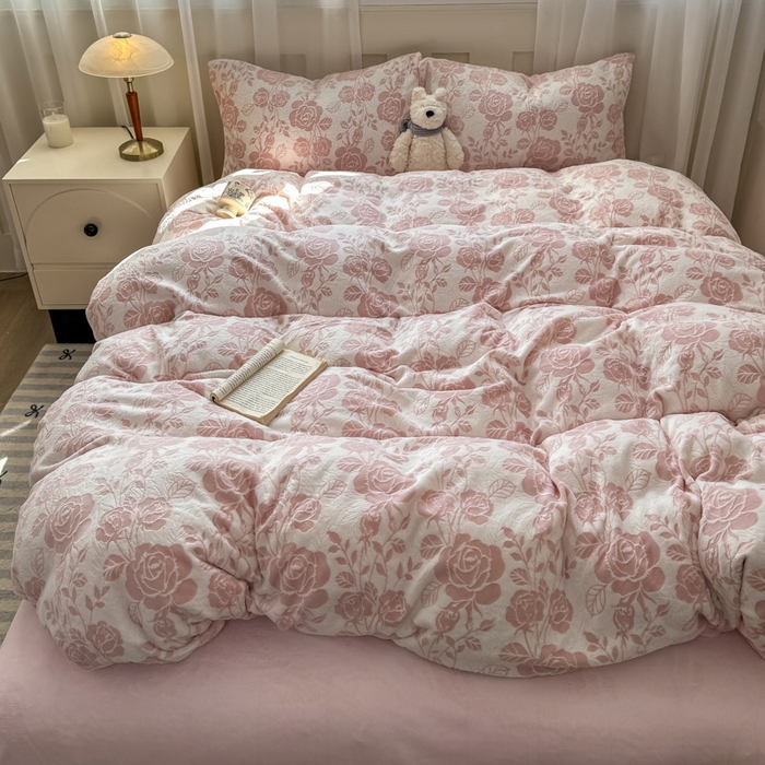 91家纺网 家纺一手货源 找家纺 （总）欣宜家纺 2025新款雕花绒牛奶绒四件套