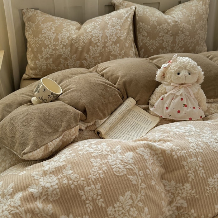 91家纺网 家纺一手货源 找家纺 欣宜家纺 2025新款雕花绒牛奶绒四件套 花叶绵绵-咖