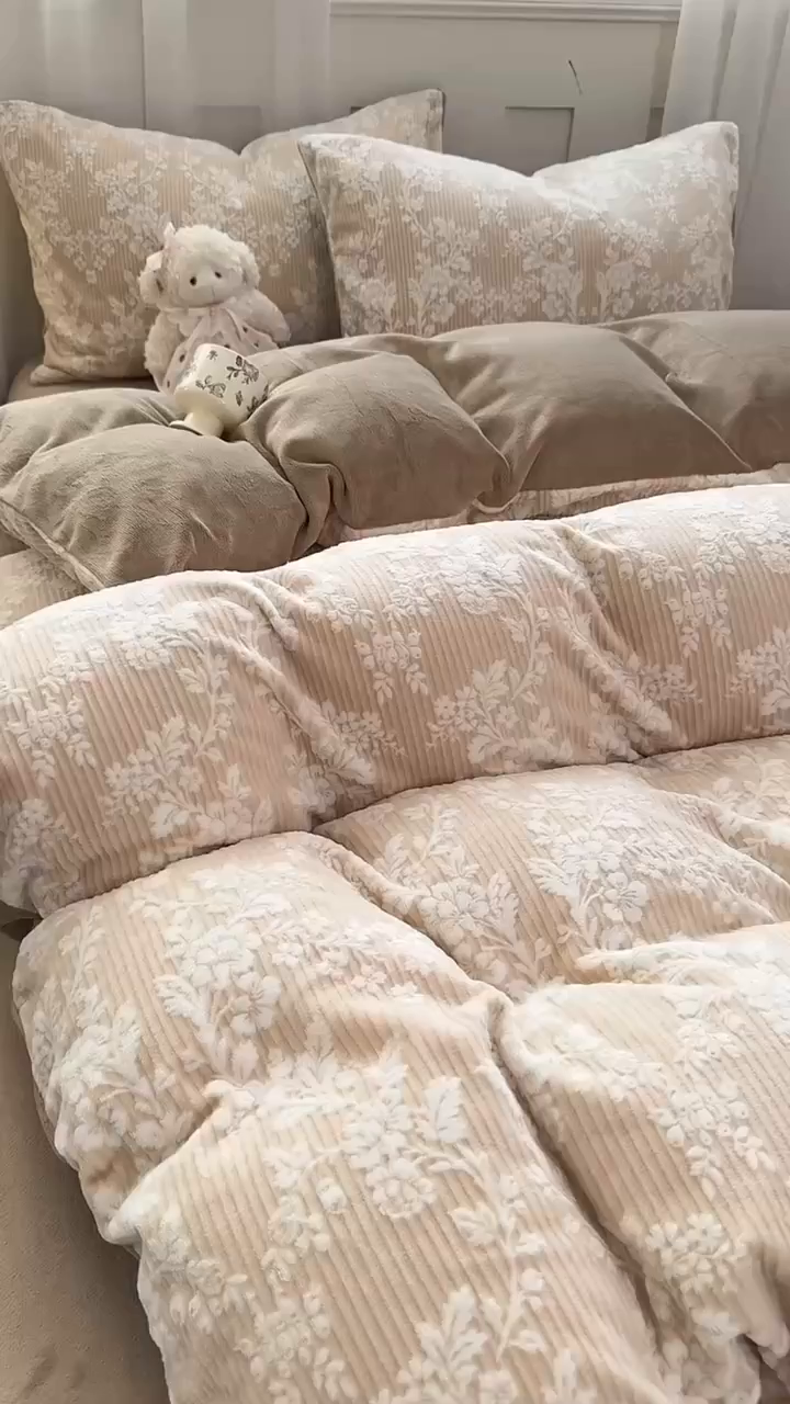 91家纺网 家纺一手货源 找家纺 欣宜家纺 2025新款雕花绒牛奶绒四件套 花叶绵绵-咖