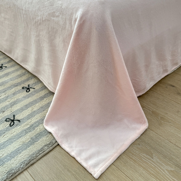 91家纺网 家纺一手货源 找家纺 欣宜家纺 2025新款雕花绒牛奶绒四件套 玫瑰花舞--粉