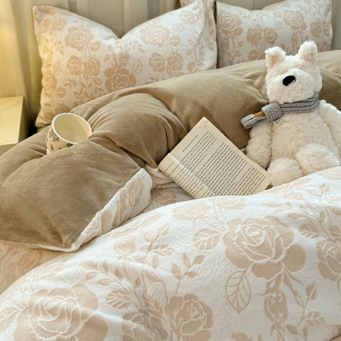 91家纺网 家纺一手货源 找家纺 欣宜家纺 2025新款雕花绒牛奶绒四件套 玫瑰花舞-咖