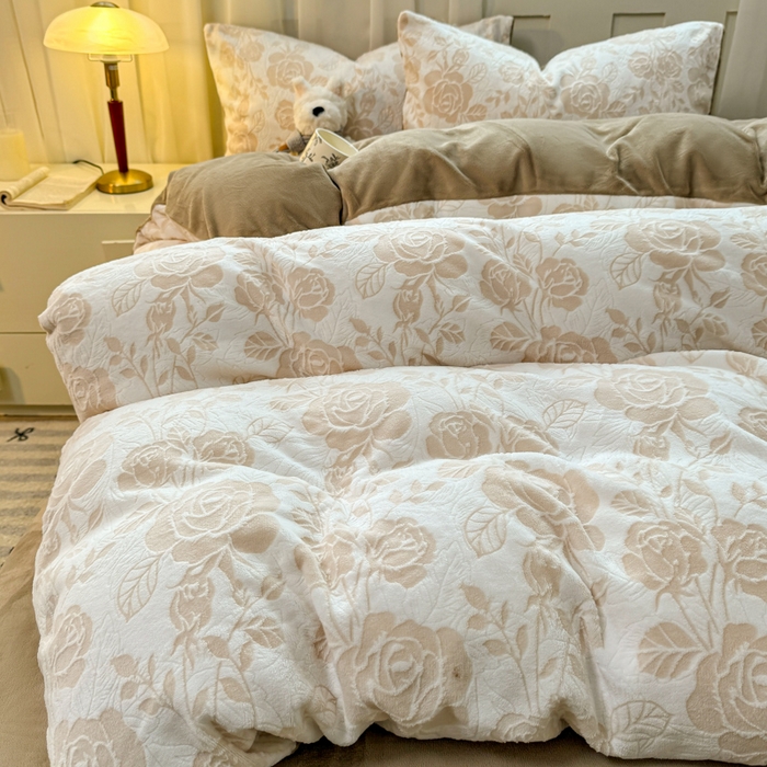 91家纺网 家纺一手货源 找家纺 欣宜家纺 2025新款雕花绒牛奶绒四件套 玫瑰花舞-咖