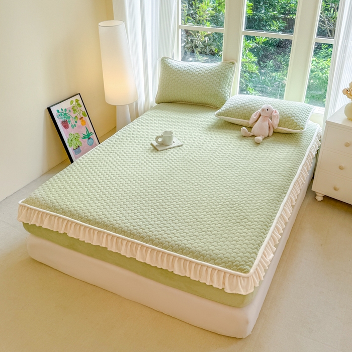 91家纺网 家纺一手货源 找家纺 （总）欣宜家纺 2025秋冬新款韩版牛奶绒床笠法式花边床罩床垫保护套