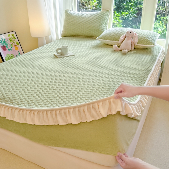 91家纺网 家纺一手货源 找家纺 （总）欣宜家纺 2025秋冬新款韩版牛奶绒床笠法式花边床罩床垫保护套