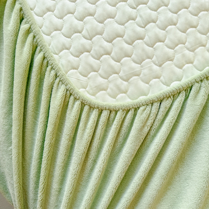 91家纺网 家纺一手货源 找家纺 欣宜家纺 2025秋冬新款韩版牛奶绒床笠法式花边床罩床垫保护套 果绿