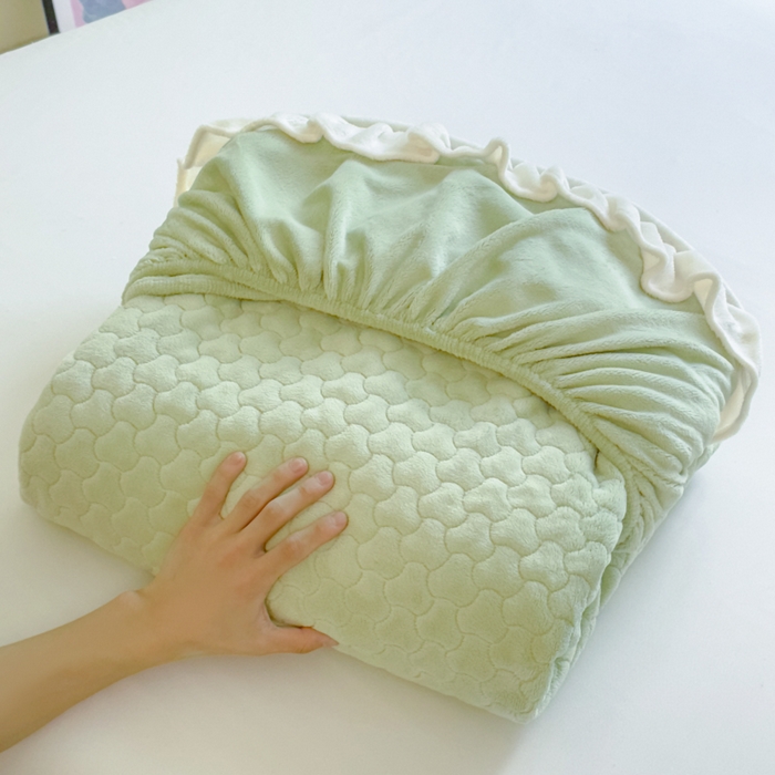 91家纺网 家纺一手货源 找家纺 欣宜家纺 2025秋冬新款韩版牛奶绒床笠法式花边床罩床垫保护套 果绿