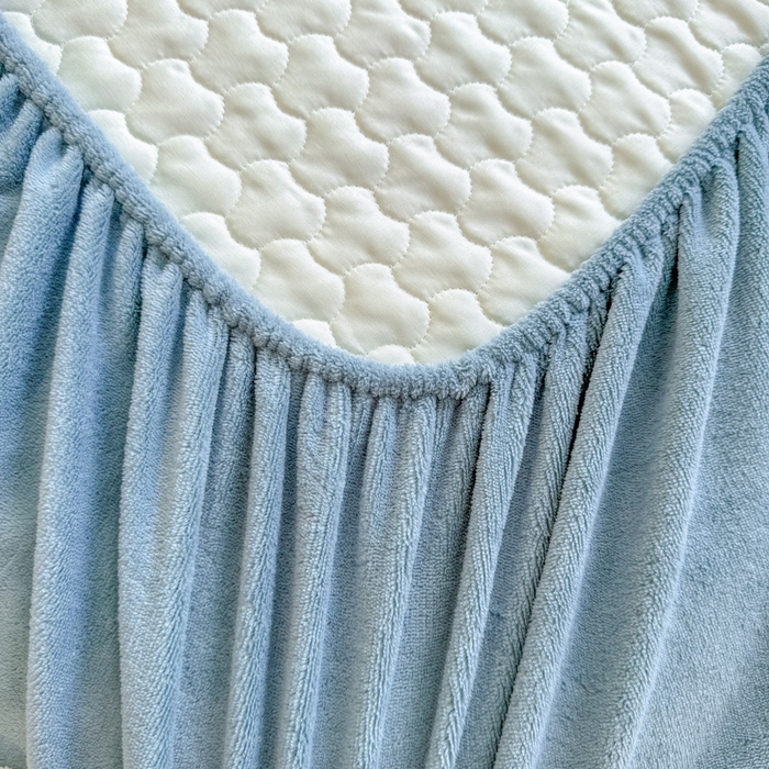 91家纺网 家纺一手货源 找家纺 欣宜家纺 2025秋冬新款韩版牛奶绒床笠法式花边床罩床垫保护套 湖蓝