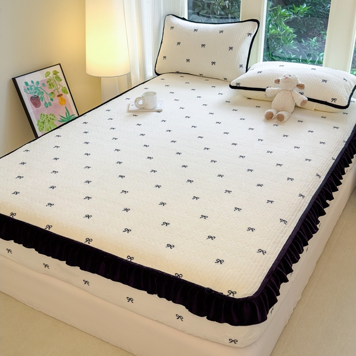 91家纺网 家纺一手货源 找家纺 欣宜家纺 2025秋冬新款韩版牛奶绒床笠法式花边床罩床垫保护套 蝴蝶结米白