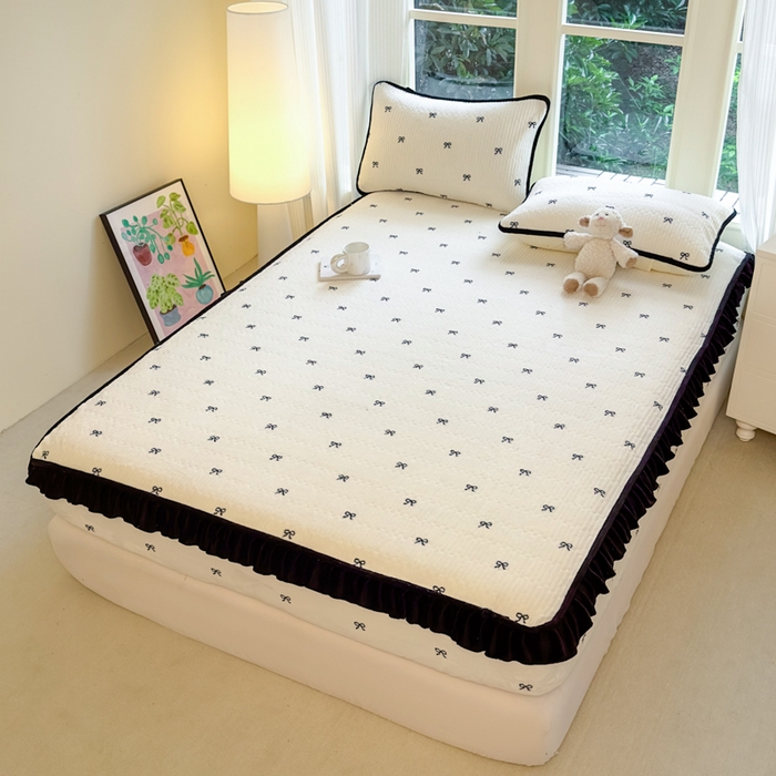 91家纺网 家纺一手货源 找家纺 欣宜家纺 2025秋冬新款韩版牛奶绒床笠法式花边床罩床垫保护套 蝴蝶结米白