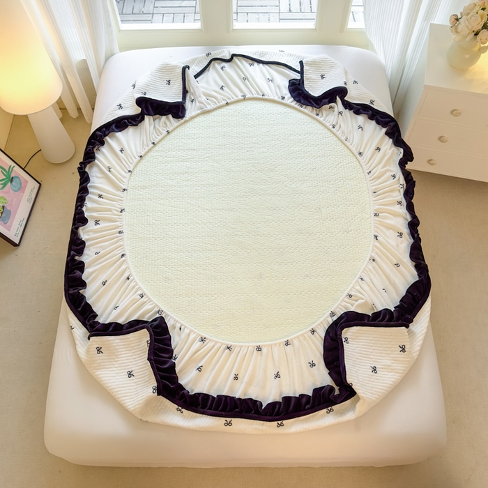 91家纺网 家纺一手货源 找家纺 欣宜家纺 2025秋冬新款韩版牛奶绒床笠法式花边床罩床垫保护套 蝴蝶结米白