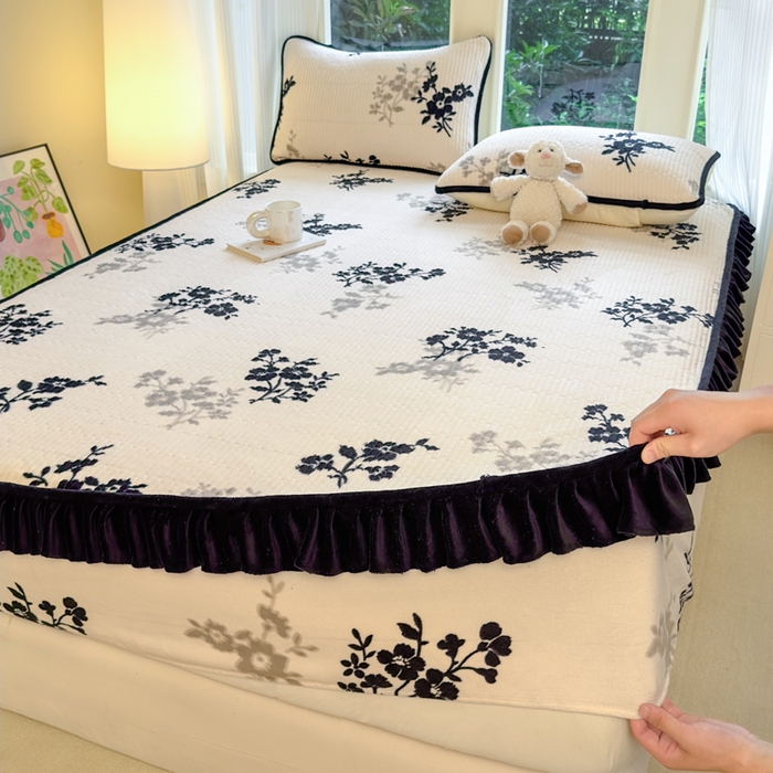 91家纺网 家纺一手货源 找家纺 欣宜家纺 2025秋冬新款韩版牛奶绒床笠法式花边床罩床垫保护套 莫里斯