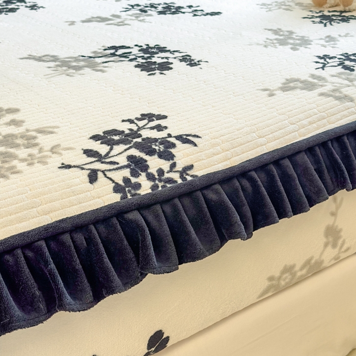 91家纺网 家纺一手货源 找家纺 欣宜家纺 2025秋冬新款韩版牛奶绒床笠法式花边床罩床垫保护套 莫里斯