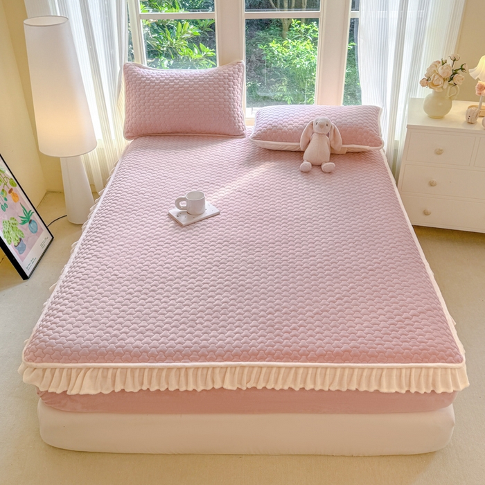 欣宜家纺 2025秋冬新款韩版牛奶绒床笠法式花边床罩床垫保护套 嫩粉