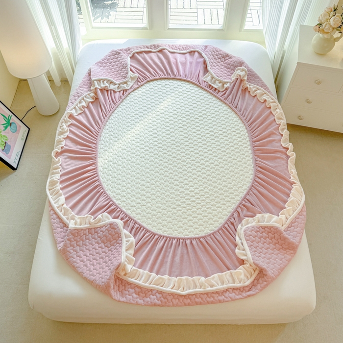 91家纺网 家纺一手货源 找家纺 欣宜家纺 2025秋冬新款韩版牛奶绒床笠法式花边床罩床垫保护套 嫩粉