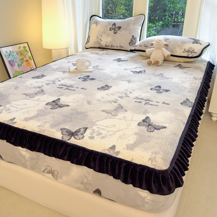 91家纺网 家纺一手货源 找家纺 欣宜家纺 2025秋冬新款韩版牛奶绒床笠法式花边床罩床垫保护套 水墨蝶影