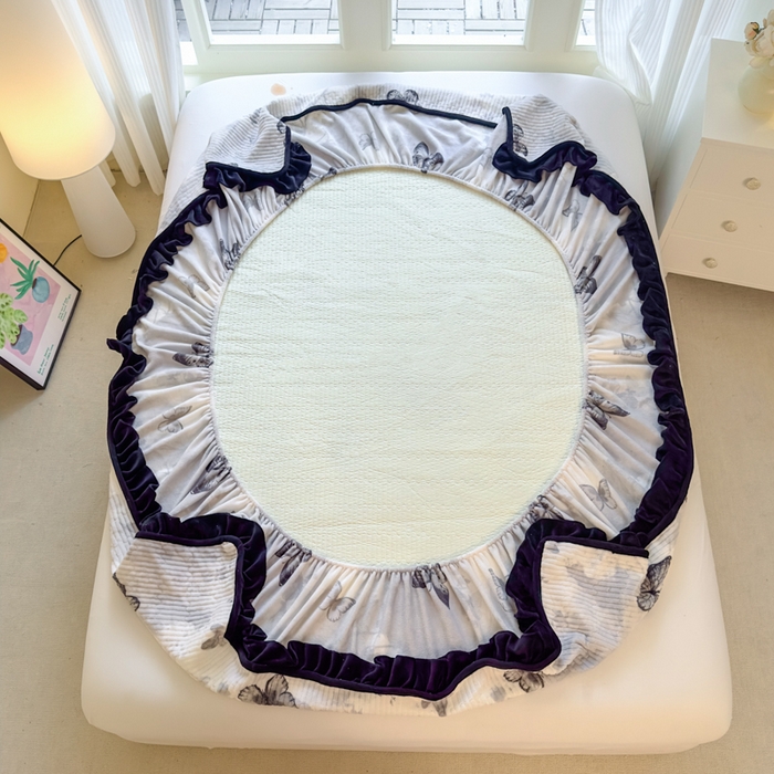 91家纺网 家纺一手货源 找家纺 欣宜家纺 2025秋冬新款韩版牛奶绒床笠法式花边床罩床垫保护套 水墨蝶影