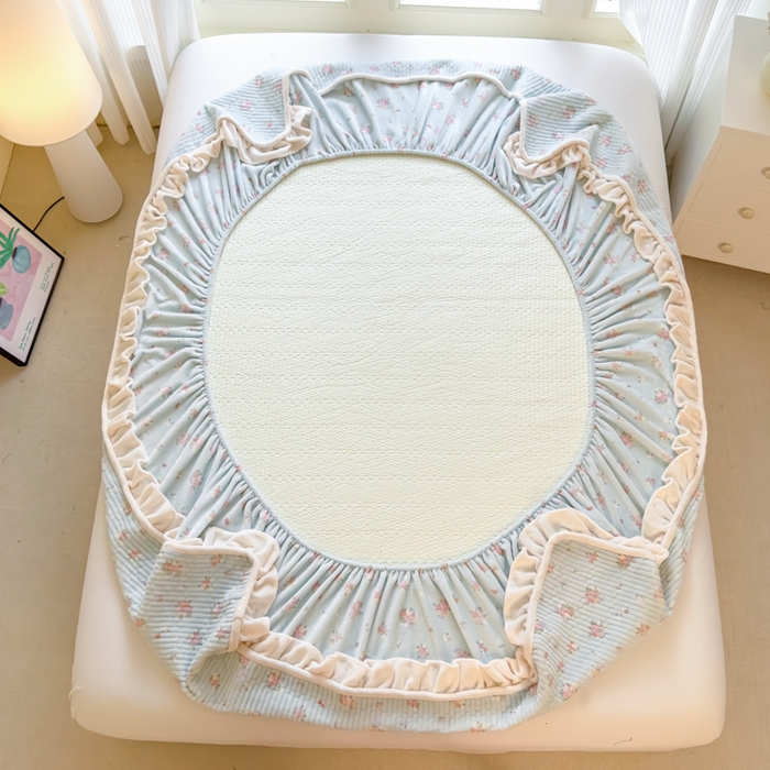 91家纺网 家纺一手货源 找家纺 欣宜家纺 2025秋冬新款韩版牛奶绒床笠法式花边床罩床垫保护套 碎花绿