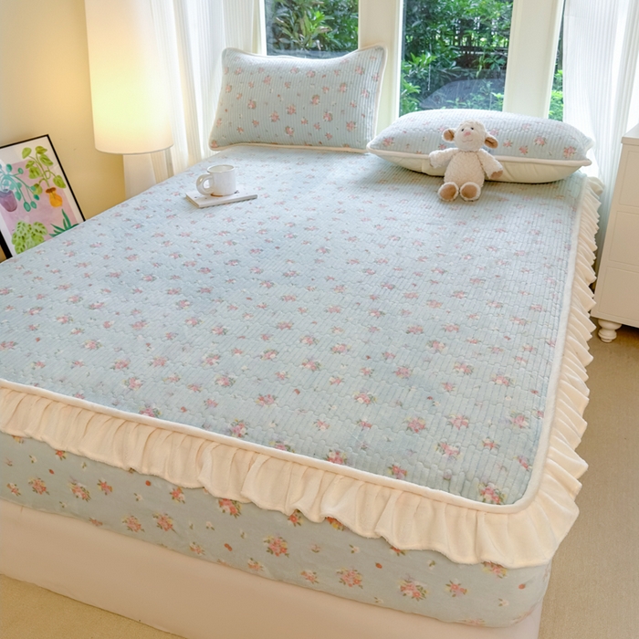 91家纺网 家纺一手货源 找家纺 欣宜家纺 2025秋冬新款韩版牛奶绒床笠法式花边床罩床垫保护套 碎花绿