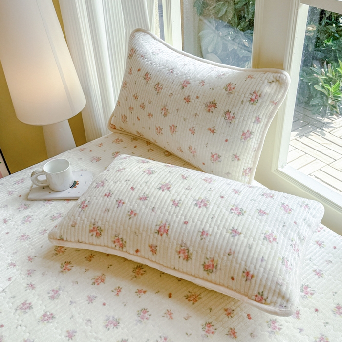 91家纺网 家纺一手货源 找家纺 欣宜家纺 2025秋冬新款韩版牛奶绒床笠法式花边床罩床垫保护套 碎花米