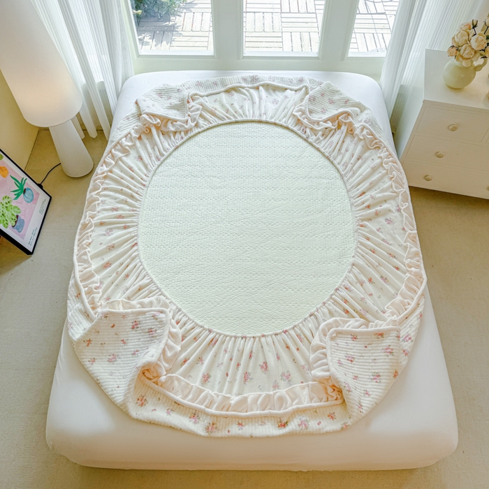 91家纺网 家纺一手货源 找家纺 欣宜家纺 2025秋冬新款韩版牛奶绒床笠法式花边床罩床垫保护套 碎花米