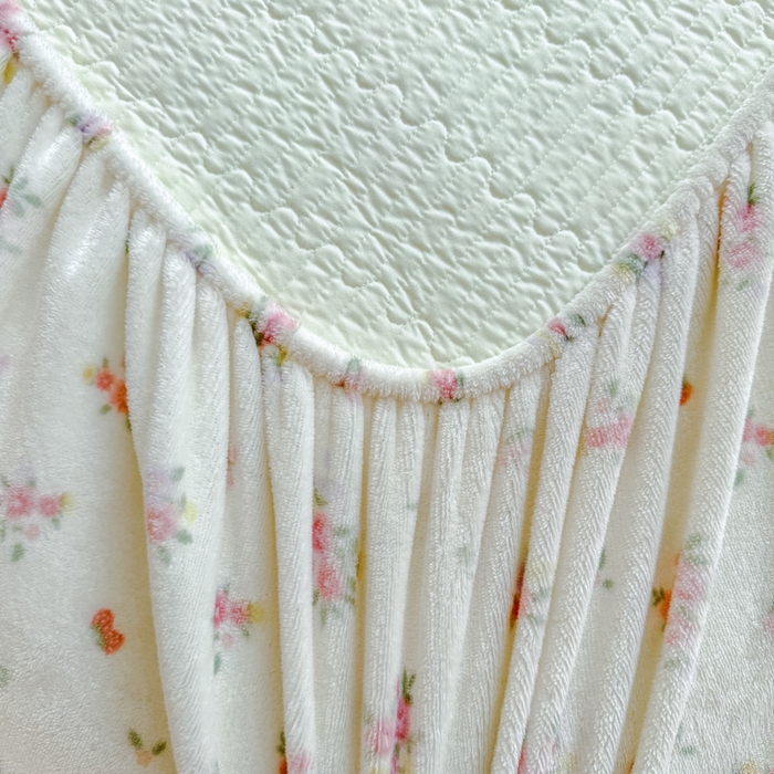 91家纺网 家纺一手货源 找家纺 欣宜家纺 2025秋冬新款韩版牛奶绒床笠法式花边床罩床垫保护套 碎花米