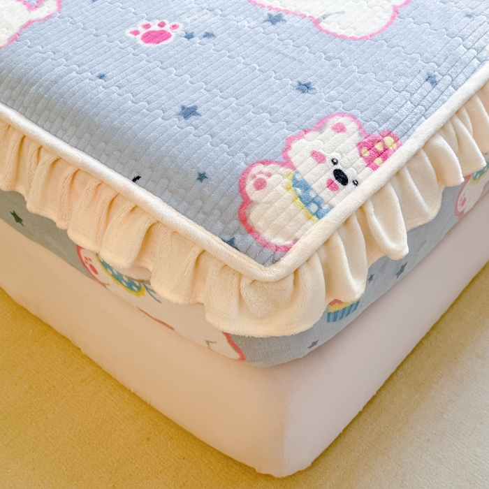 91家纺网 家纺一手货源 找家纺 欣宜家纺 2025秋冬新款韩版牛奶绒床笠法式花边床罩床垫保护套 甜心比尔