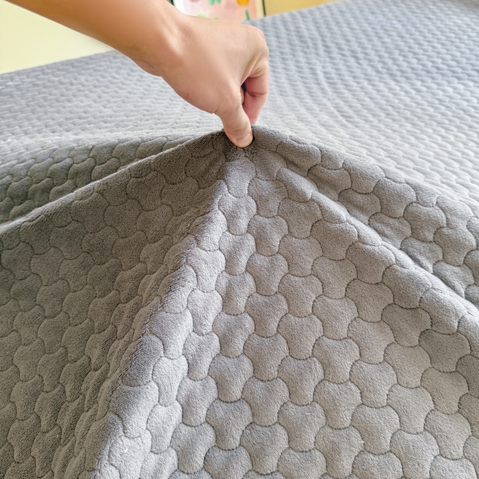 91家纺网 家纺一手货源 找家纺 欣宜家纺 2025秋冬新款韩版牛奶绒床笠法式花边床罩床垫保护套 云灰