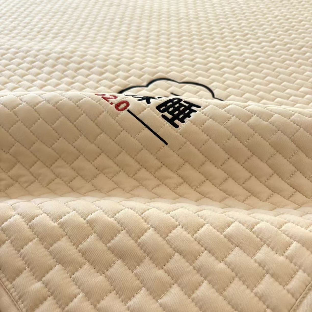 91家纺网 家纺一手货源 找家纺 居眠 2026新款莱尔-全棉深睡夹棉床笠 莱尔-卡